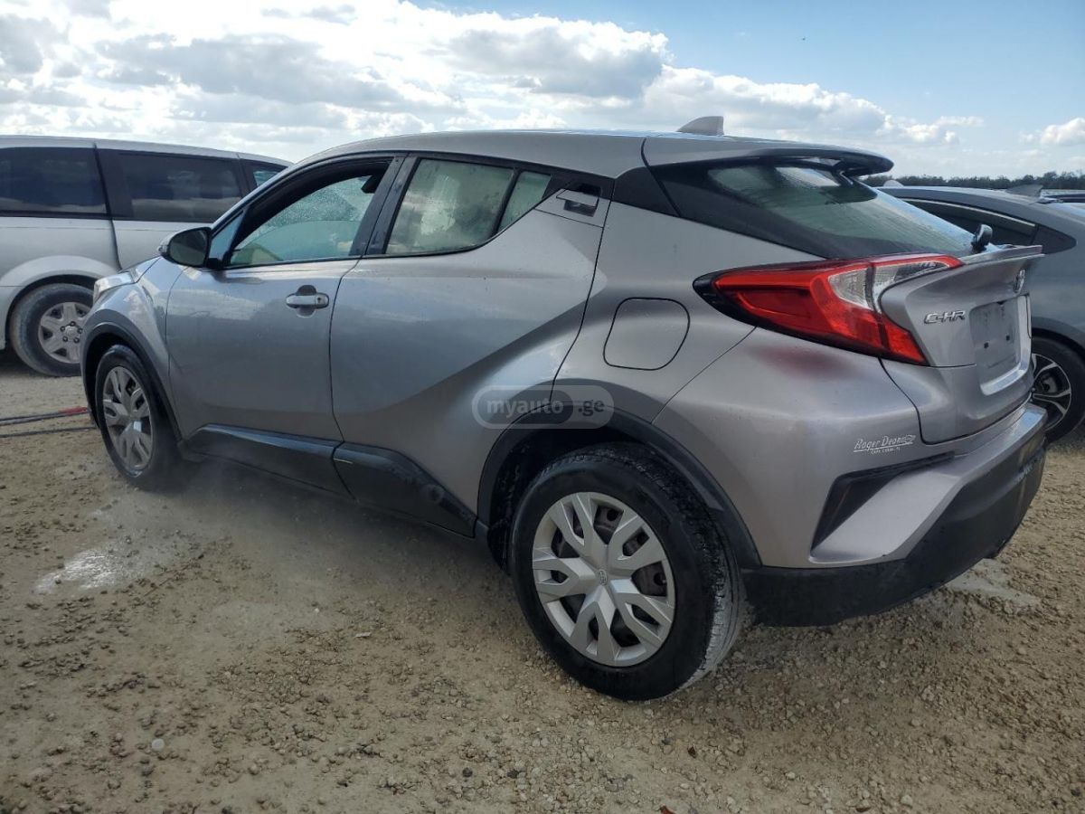 Toyota C-HR 2019 — photo 2