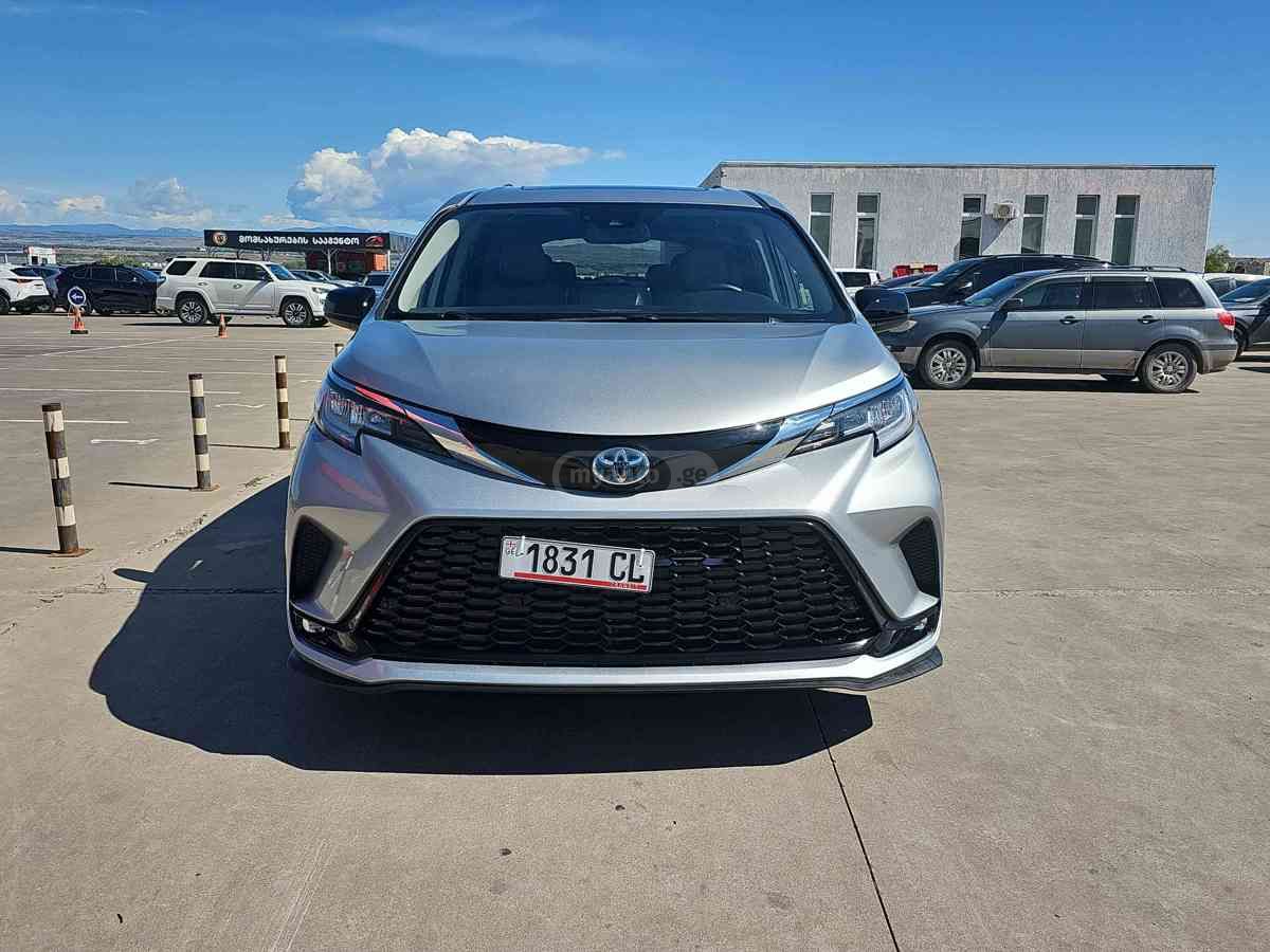 Toyota Sienna 2021 — photo 2