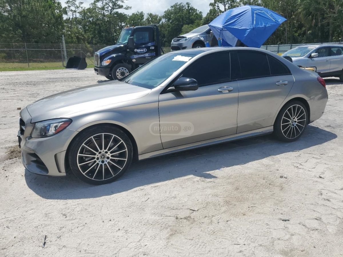 Mercedes-Benz C 300 2019 — photo 2