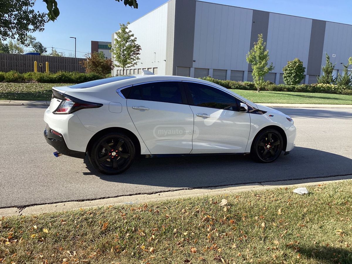 Chevrolet Volt 2018 — photo 2