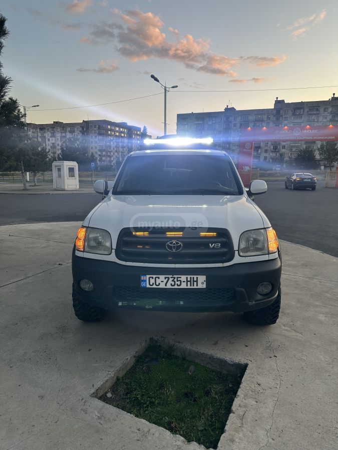 Toyota Sequoia 2003 — photo 2