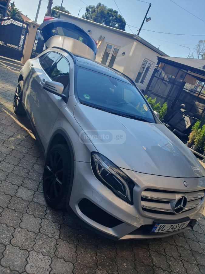 Mercedes-Benz GLA 220 2015 — photo 2