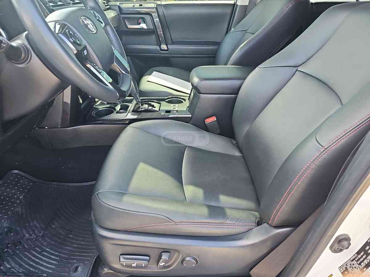Toyota 4Runner 2020 — photo 2