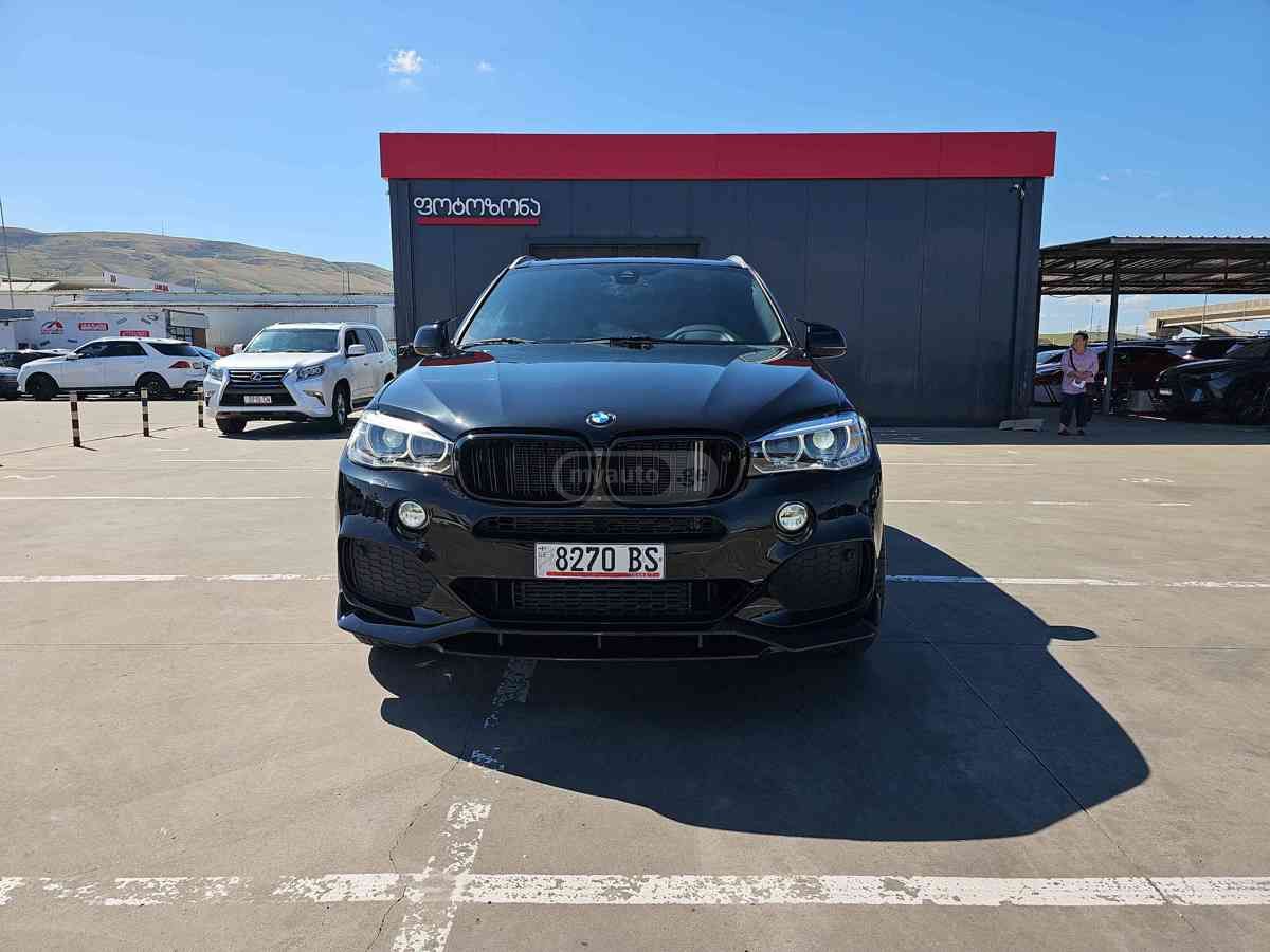 BMW X5 2018 — photo 2