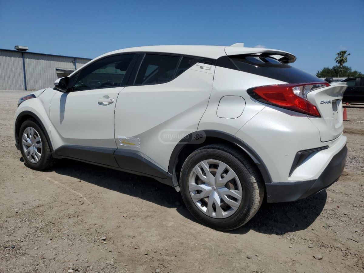 Toyota C-HR 2021 — photo 2