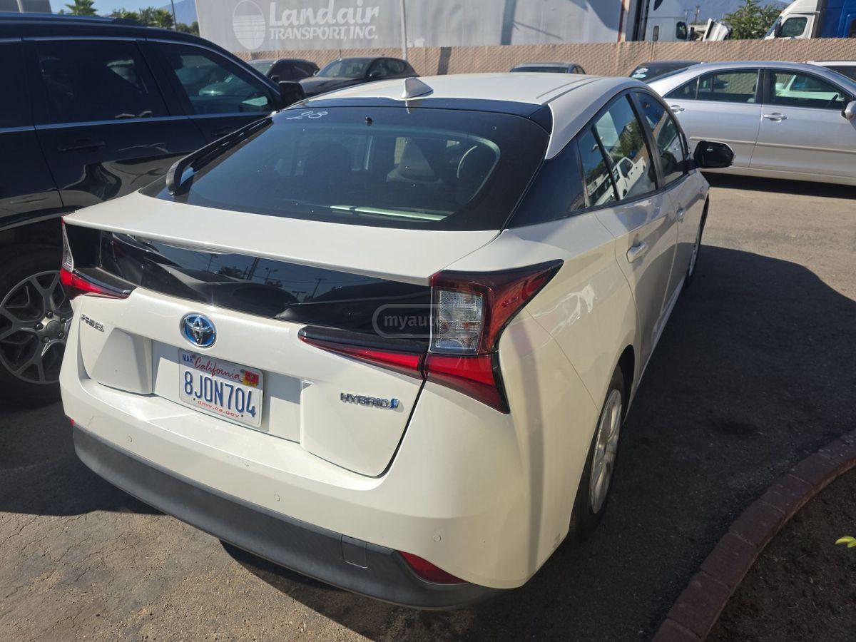 Toyota Prius 2019 — photo 2