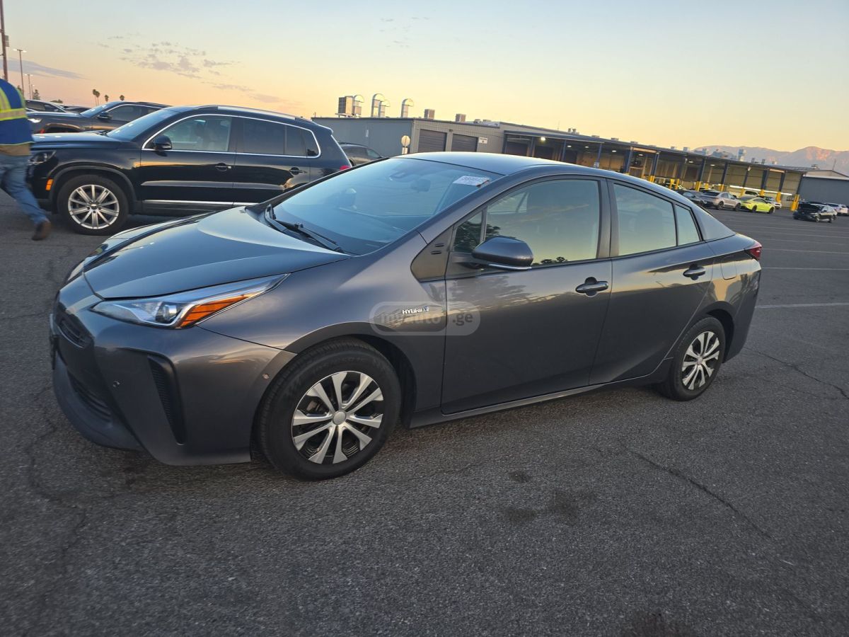Toyota Prius 2021 — photo 2