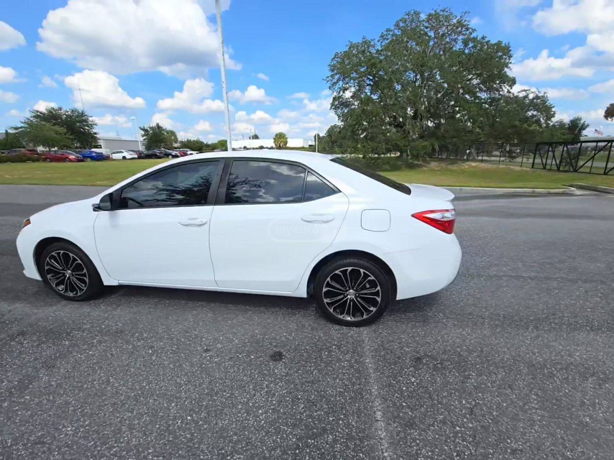 Toyota Corolla 2016 — photo 2