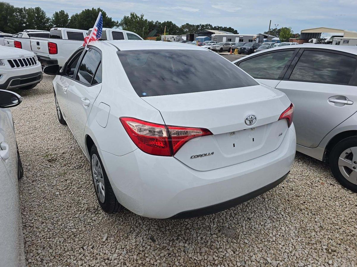 Toyota Corolla 2018 — photo 2