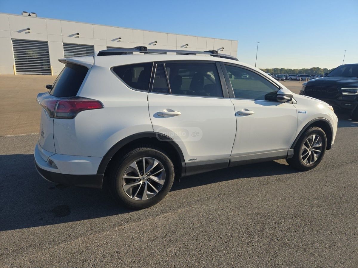 Toyota RAV 4 2017 — photo 2