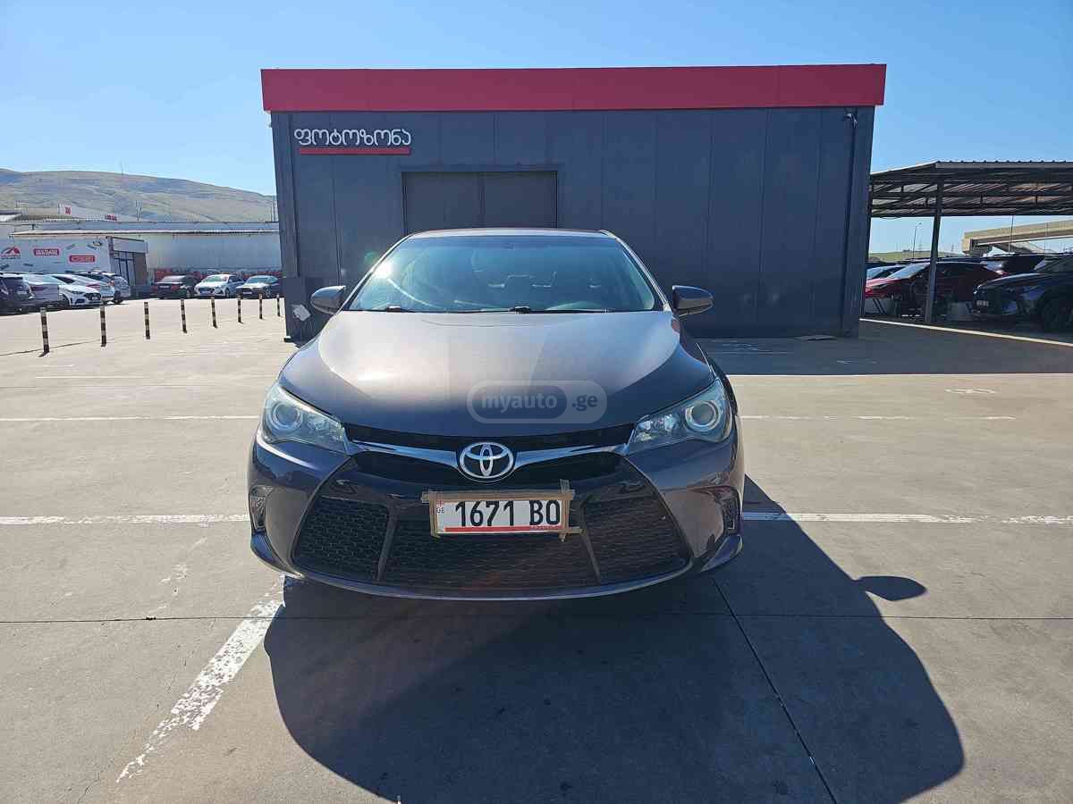 Toyota Camry 2015 — photo 2