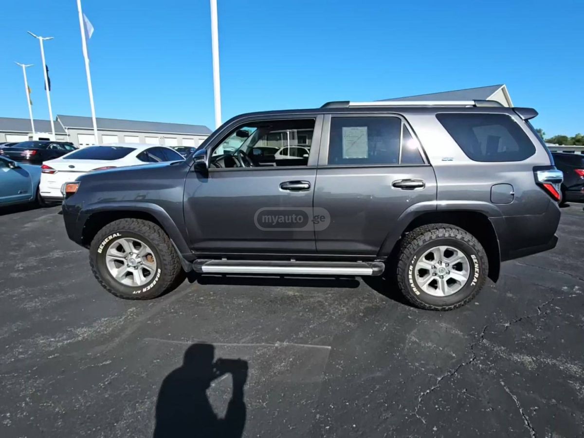 Toyota 4 Runner 2019 — photo 2