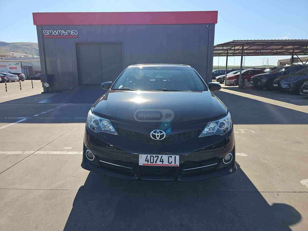 Toyota Camry 2015 — photo 2