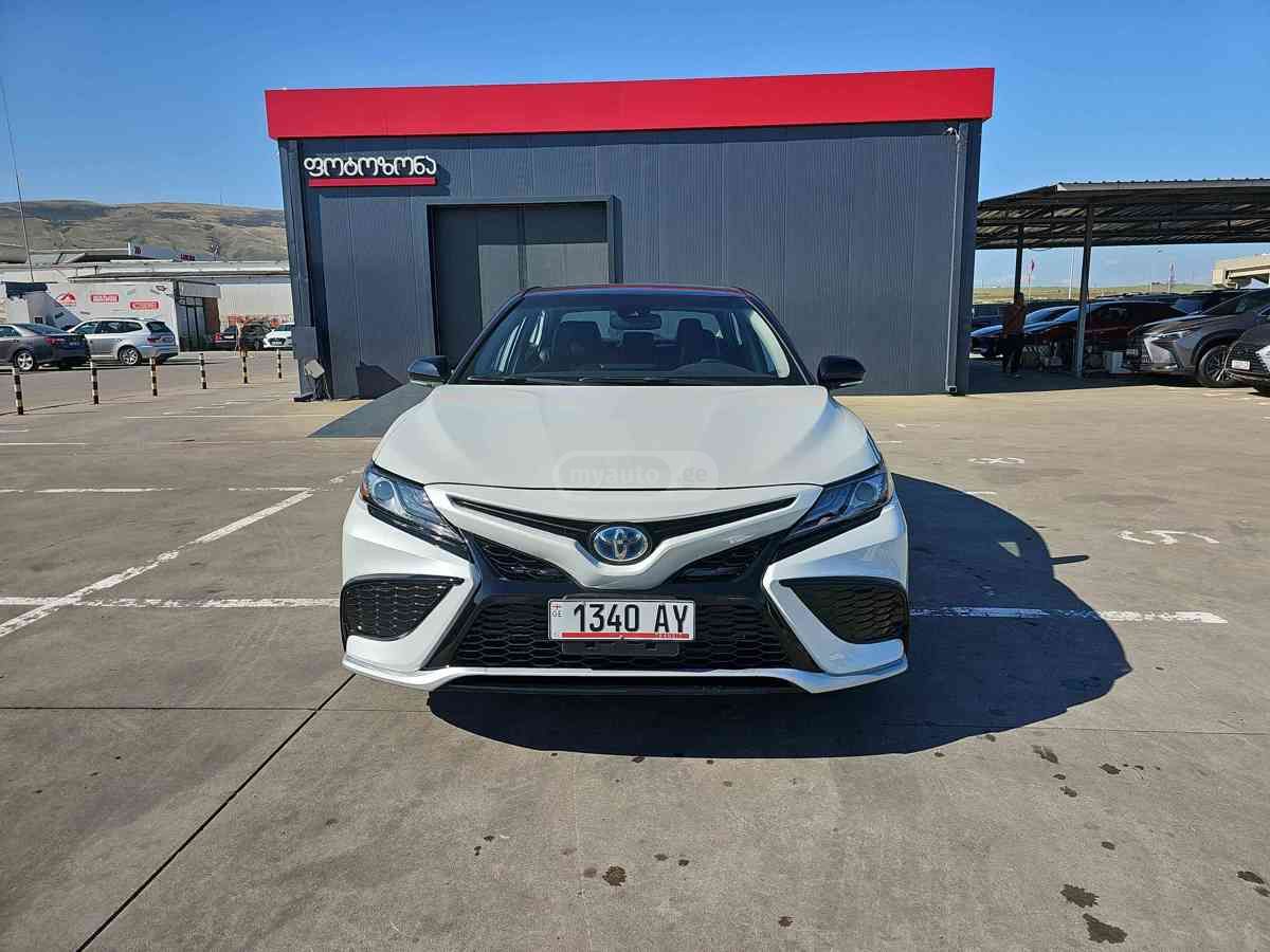 Toyota Camry 2022 — photo 2