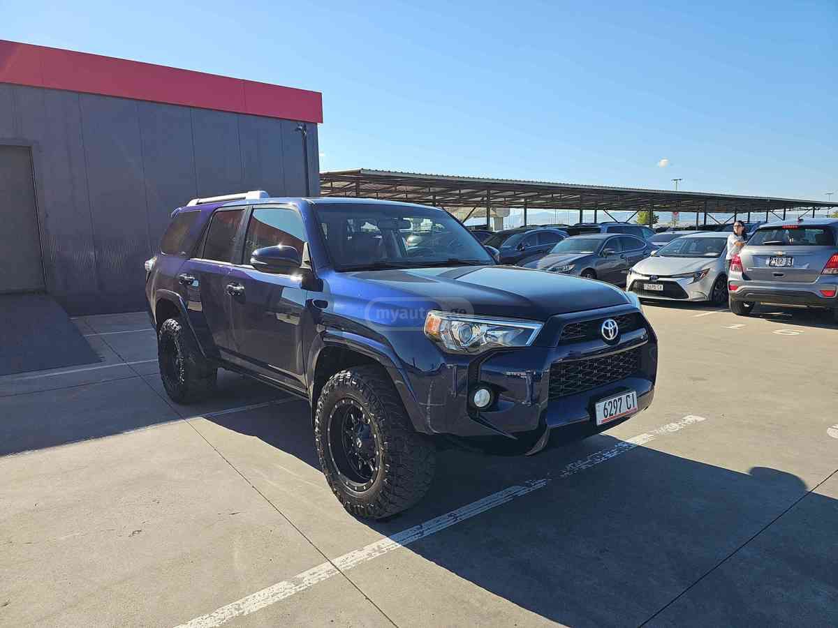 Toyota 4Runner 2017 — photo 2