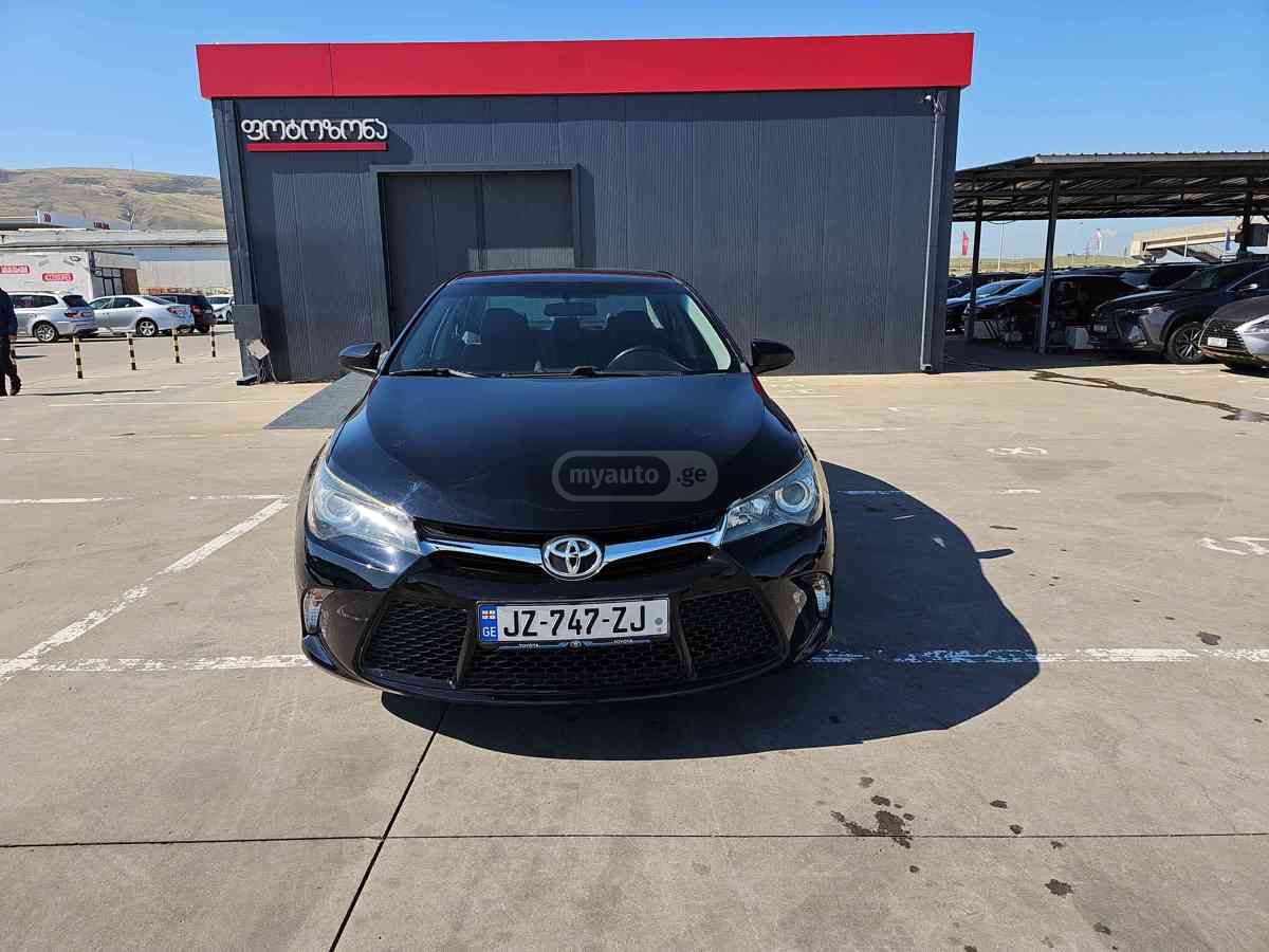 Toyota Camry 2016 — photo 2