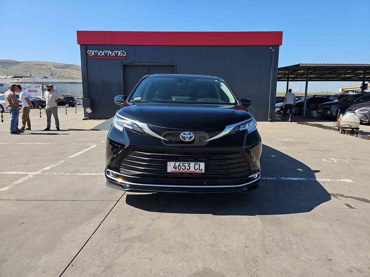 Toyota Sienna 2022 — photo 2