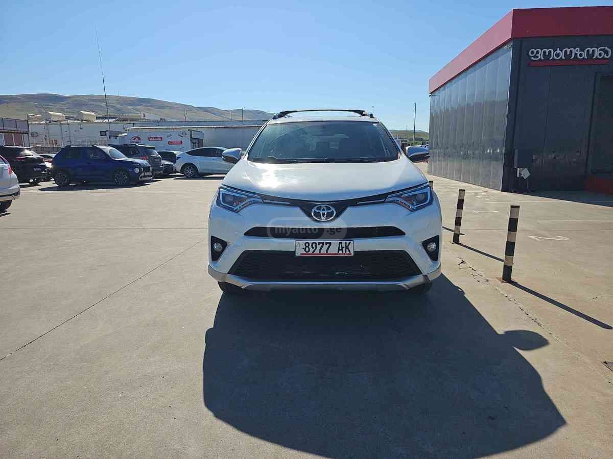 Toyota RAV4 2016 — photo 2