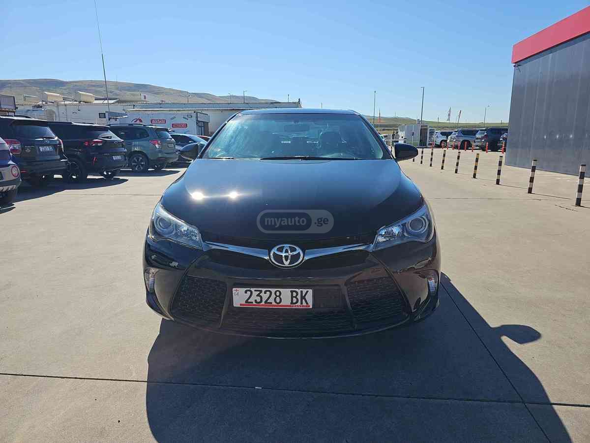 Toyota Camry 2016 — photo 2