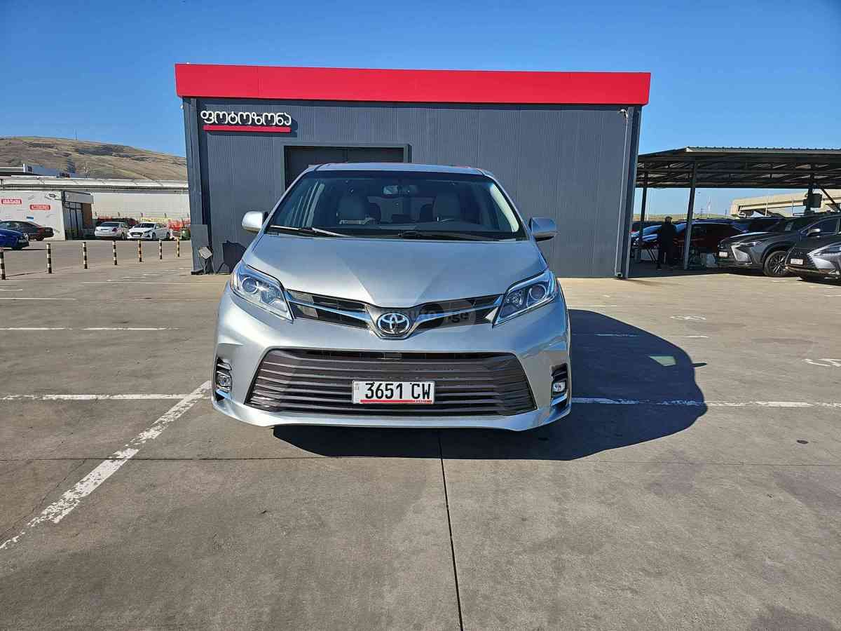 Toyota Sienna 2015 — photo 2