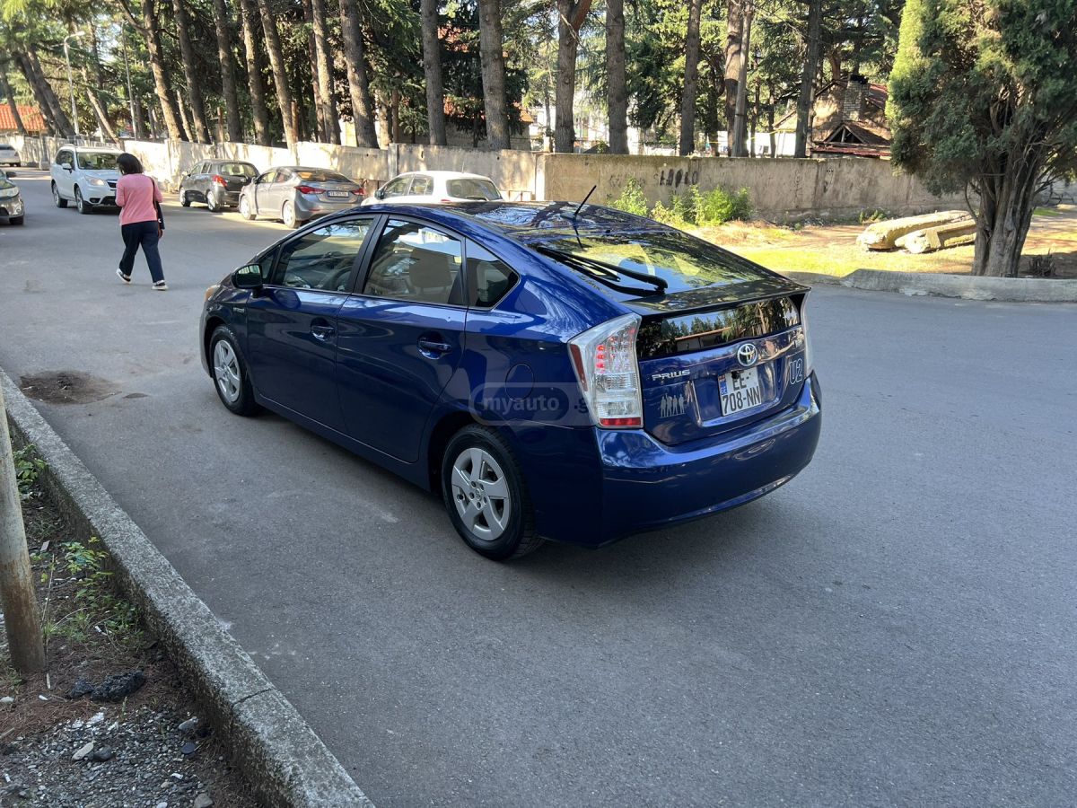 Toyota Prius 2010 — photo 2