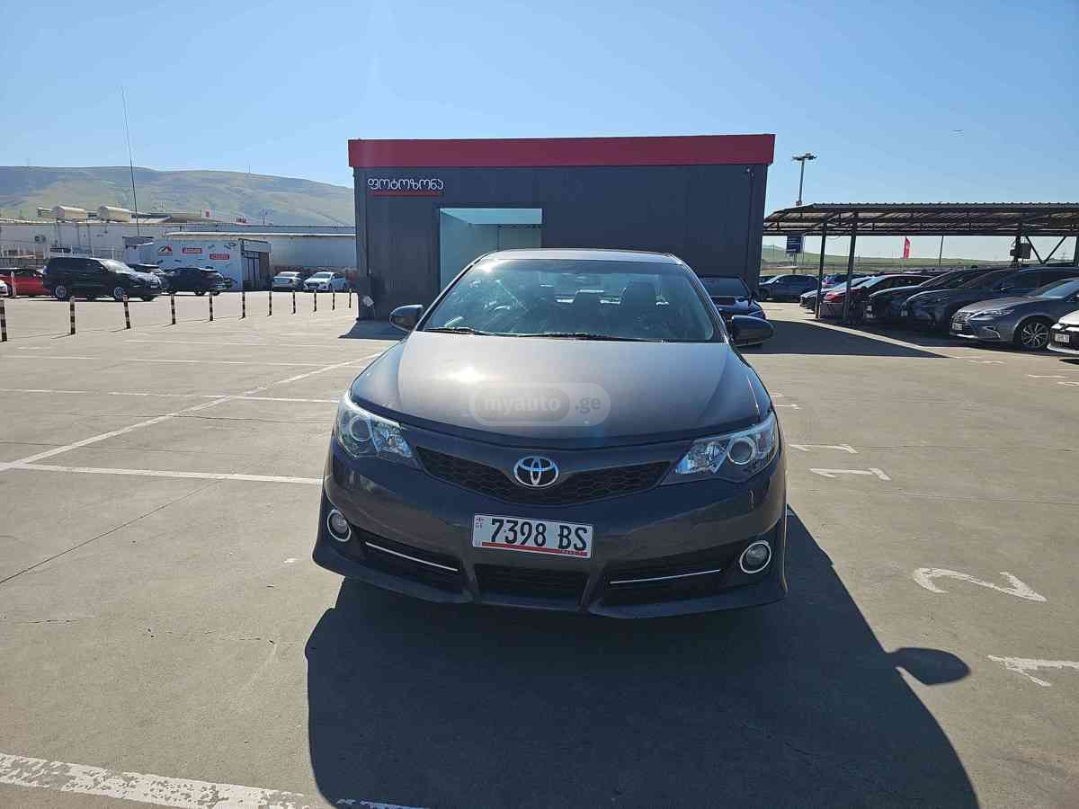Toyota Camry 2014 — photo 2