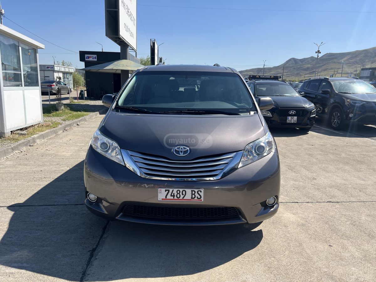 Toyota Sienna 2015 — photo 2