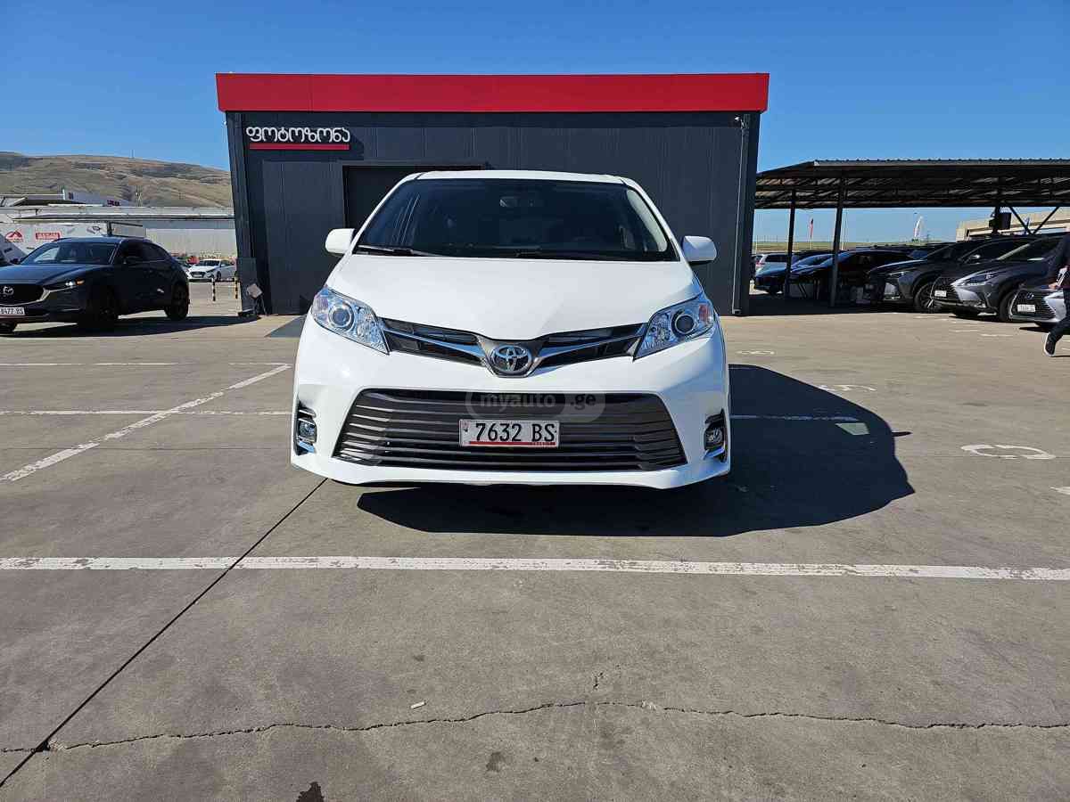 Toyota Sienna 2025 — photo 2