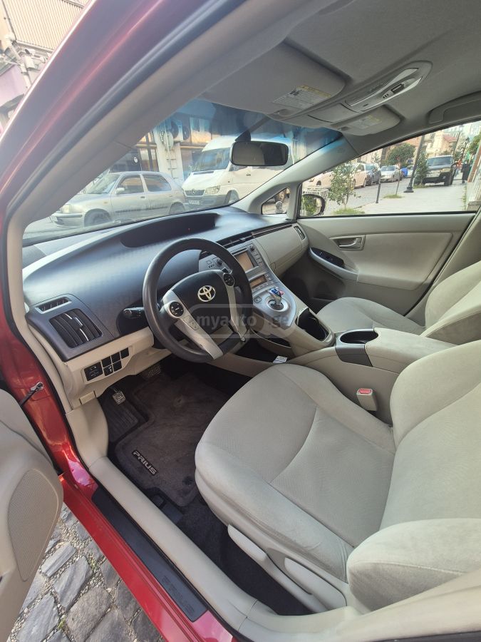 Toyota Prius 2015 — photo 2