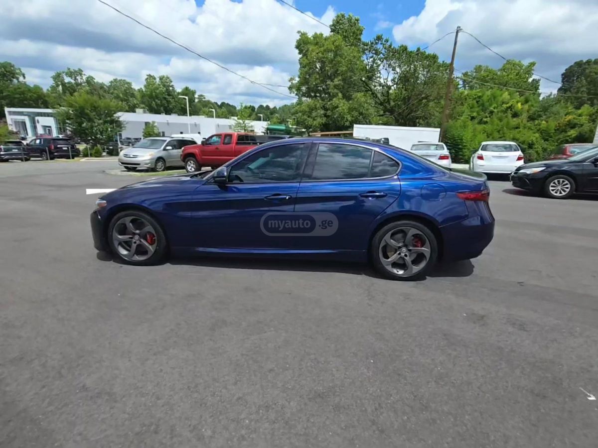 Alfa Romeo Giulia 2017 — photo 2