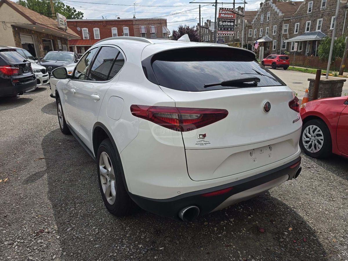 Alfa Romeo Stelvio 2018 — photo 2