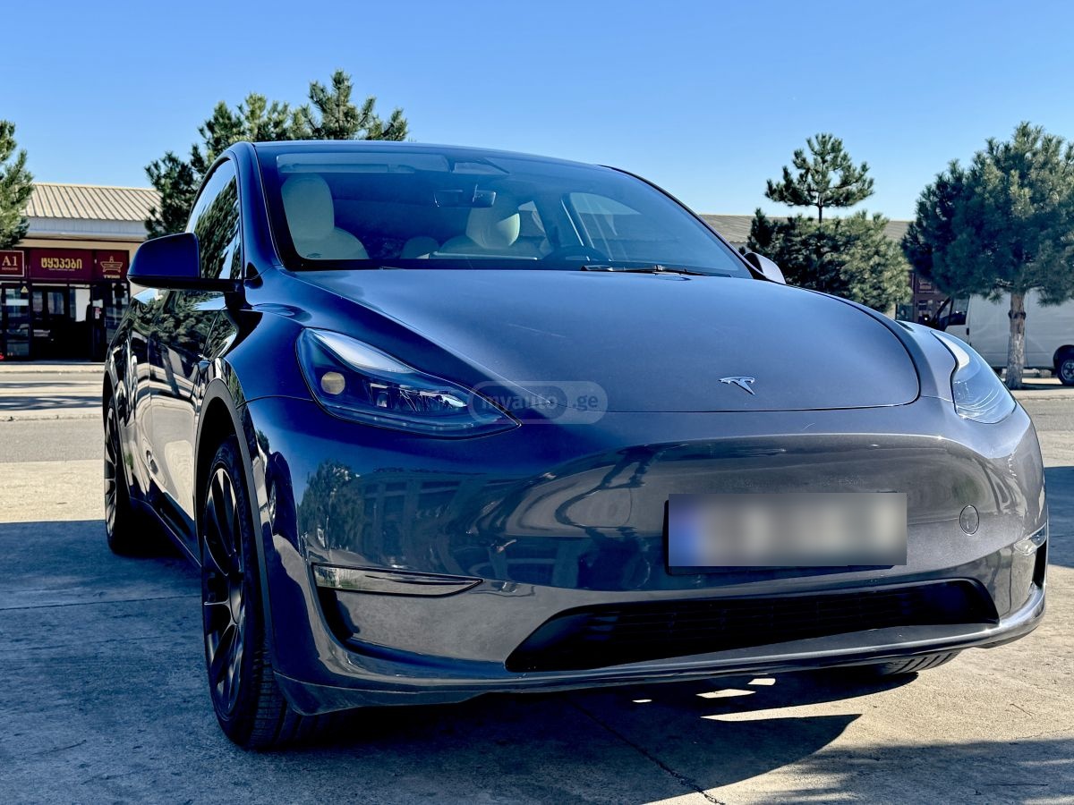 Tesla Model Y 2023 — photo 2