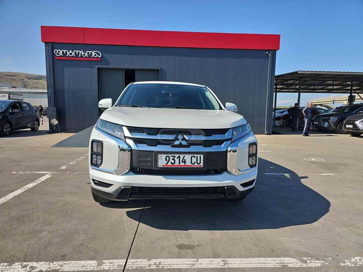 Mitsubishi Outlander 2021 — photo 2
