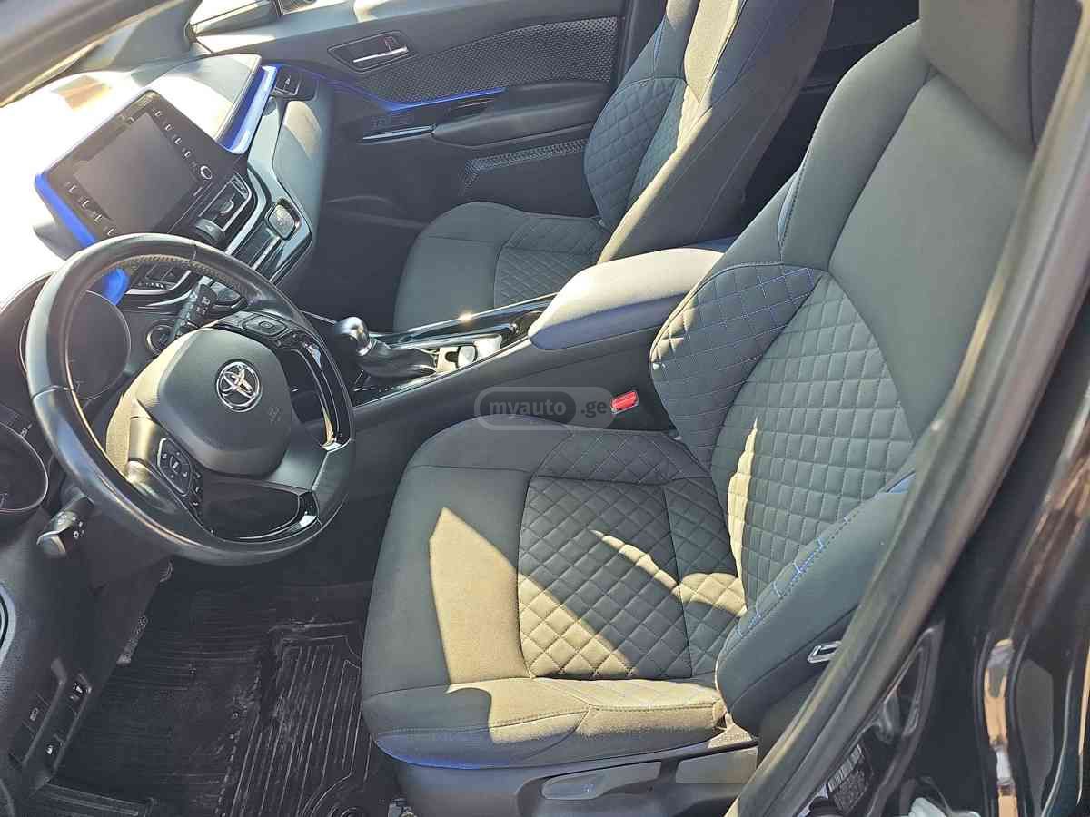 Toyota C-HR 2021 — photo 2