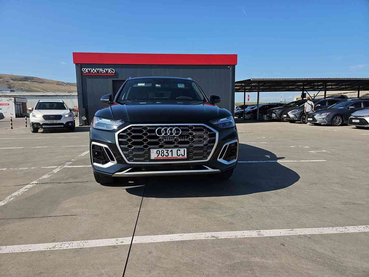Audi Q5 2021 — photo 2