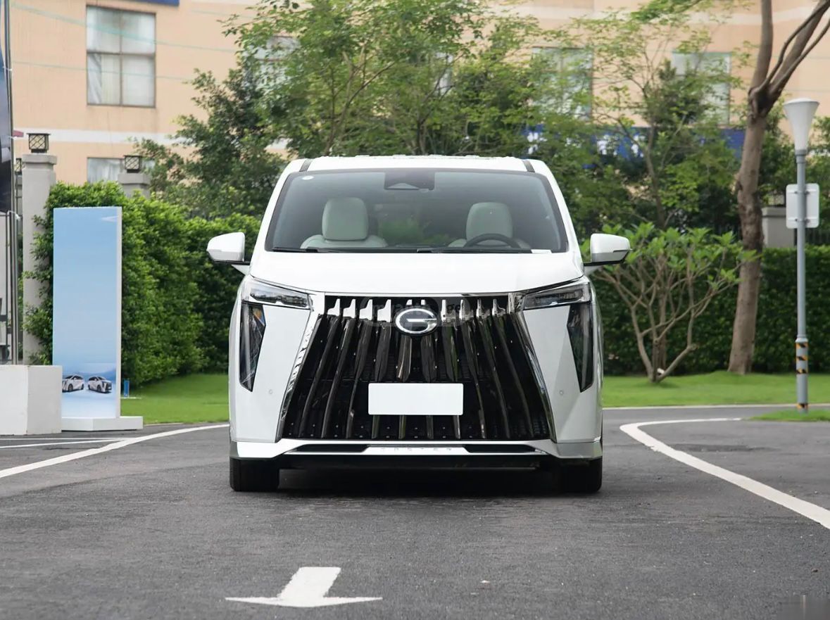 Mercedes-Benz Viano 2025 — photo 2
