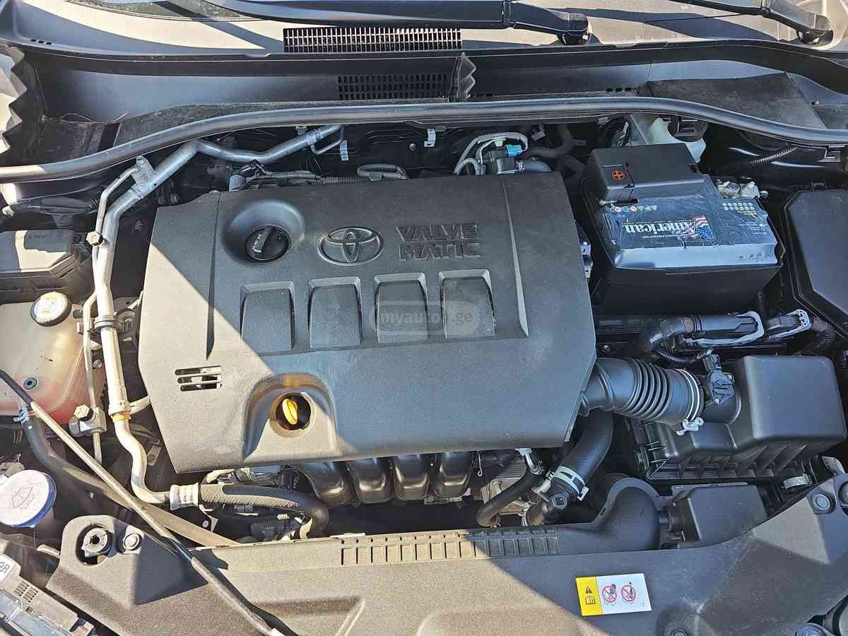 Toyota C-HR 2020 — photo 2