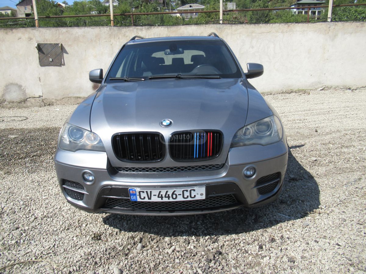 BMW X5 2011 — photo 2
