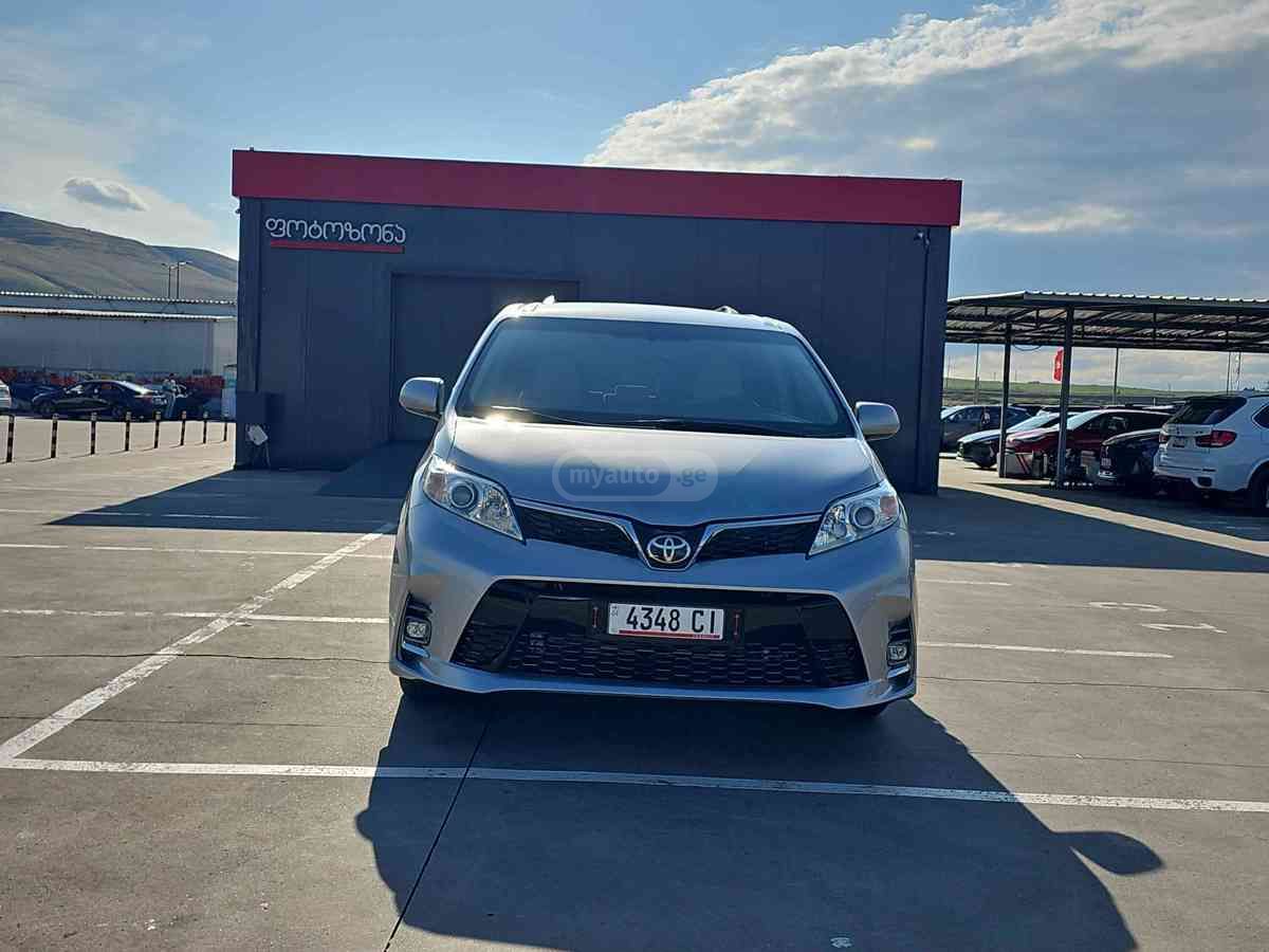 Toyota Sienna 2015 — photo 2
