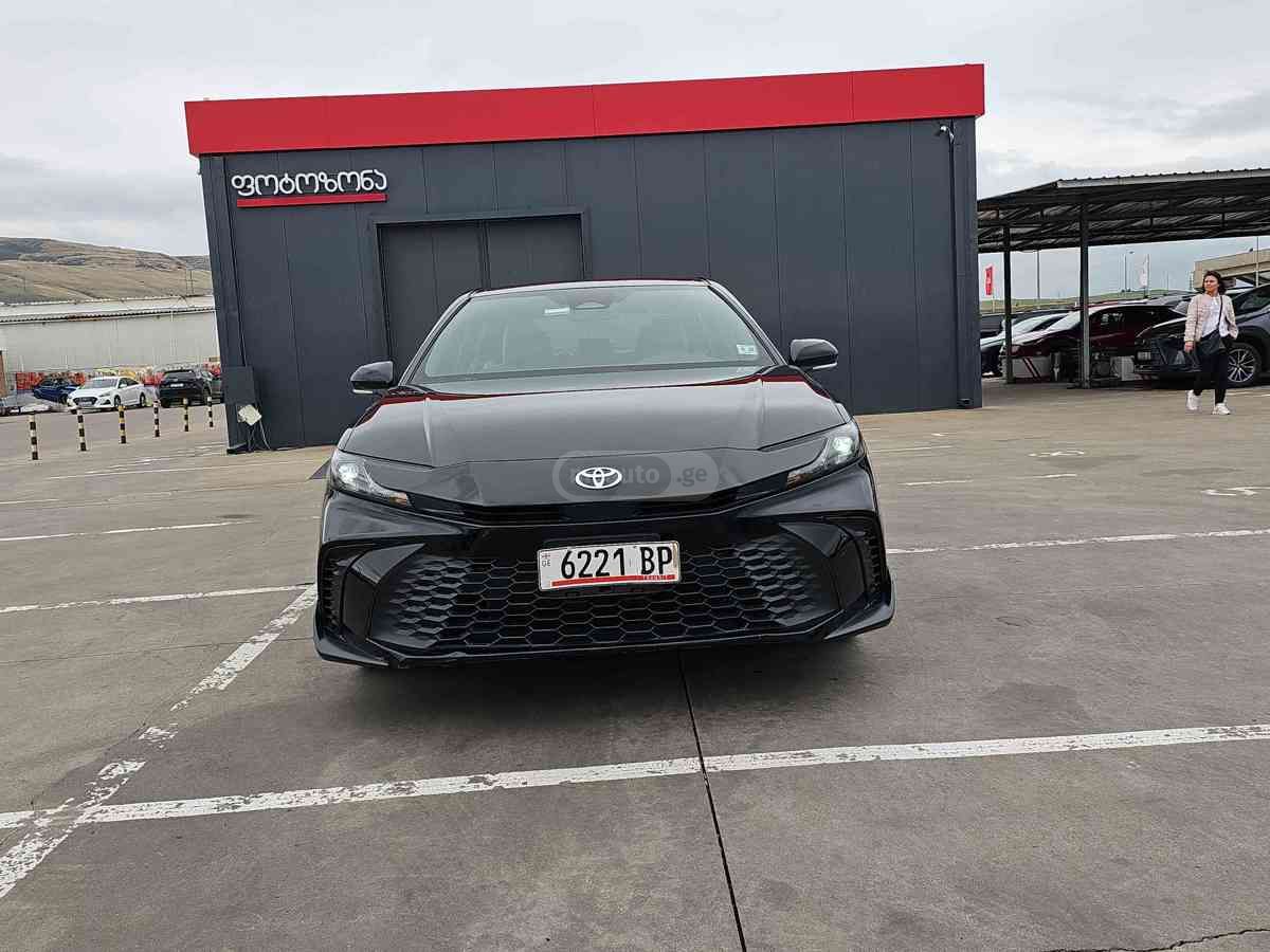 Toyota Camry 2025 — photo 2