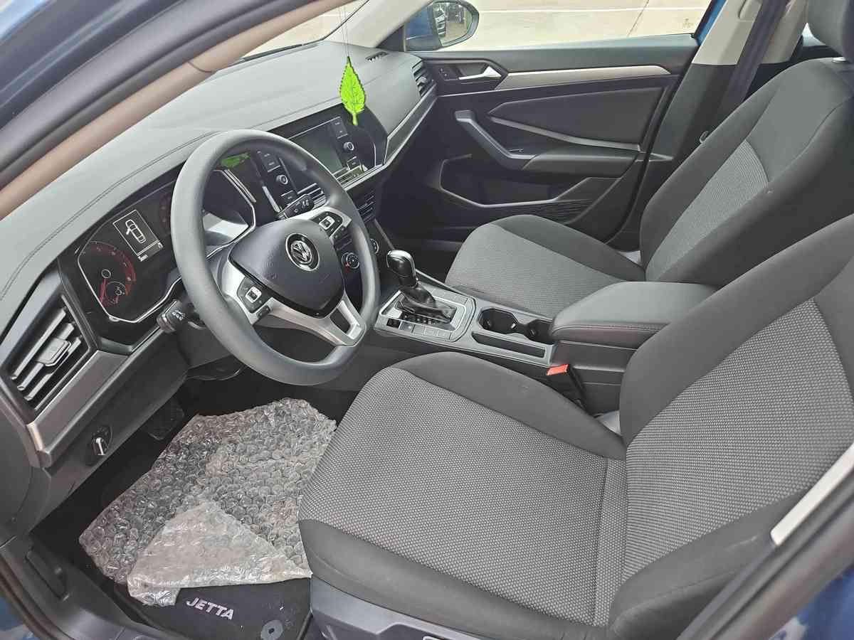 Volkswagen Jetta 2021 — photo 2