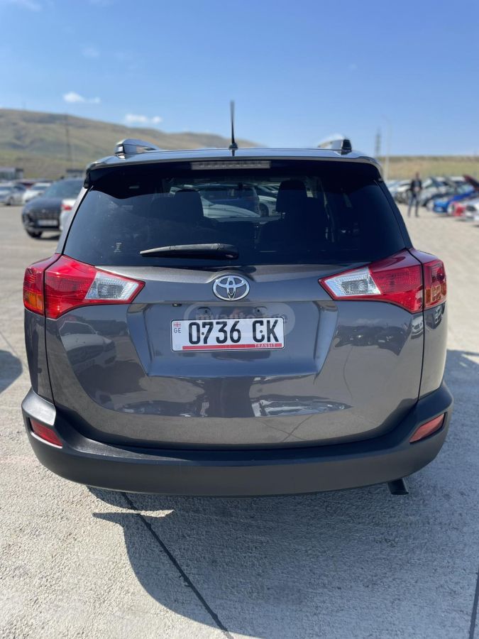 Toyota RAV4 2015 — photo 2