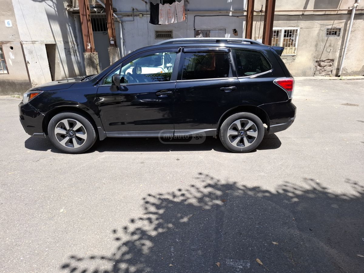 Subaru Forester 2017 — photo 2