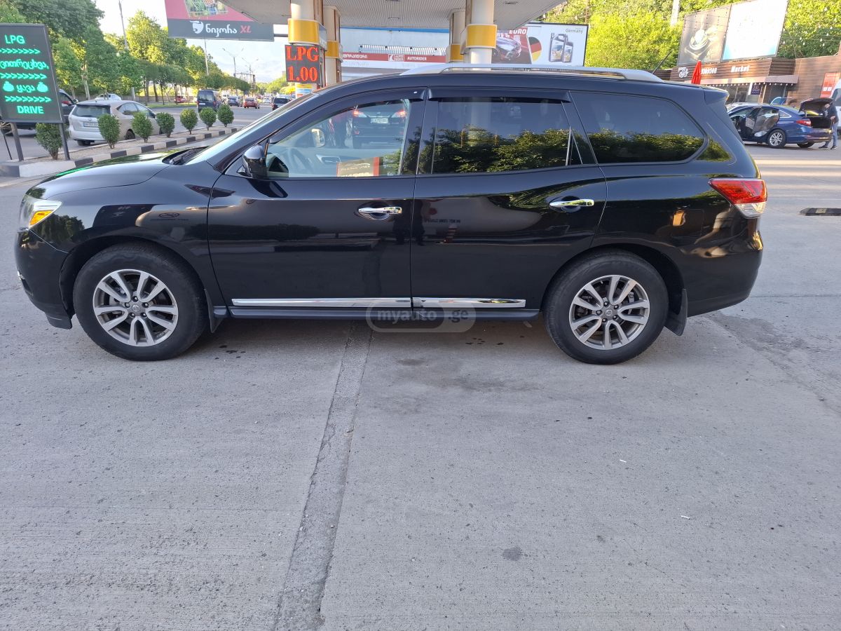 Nissan Pathfinder 2017 — photo 2