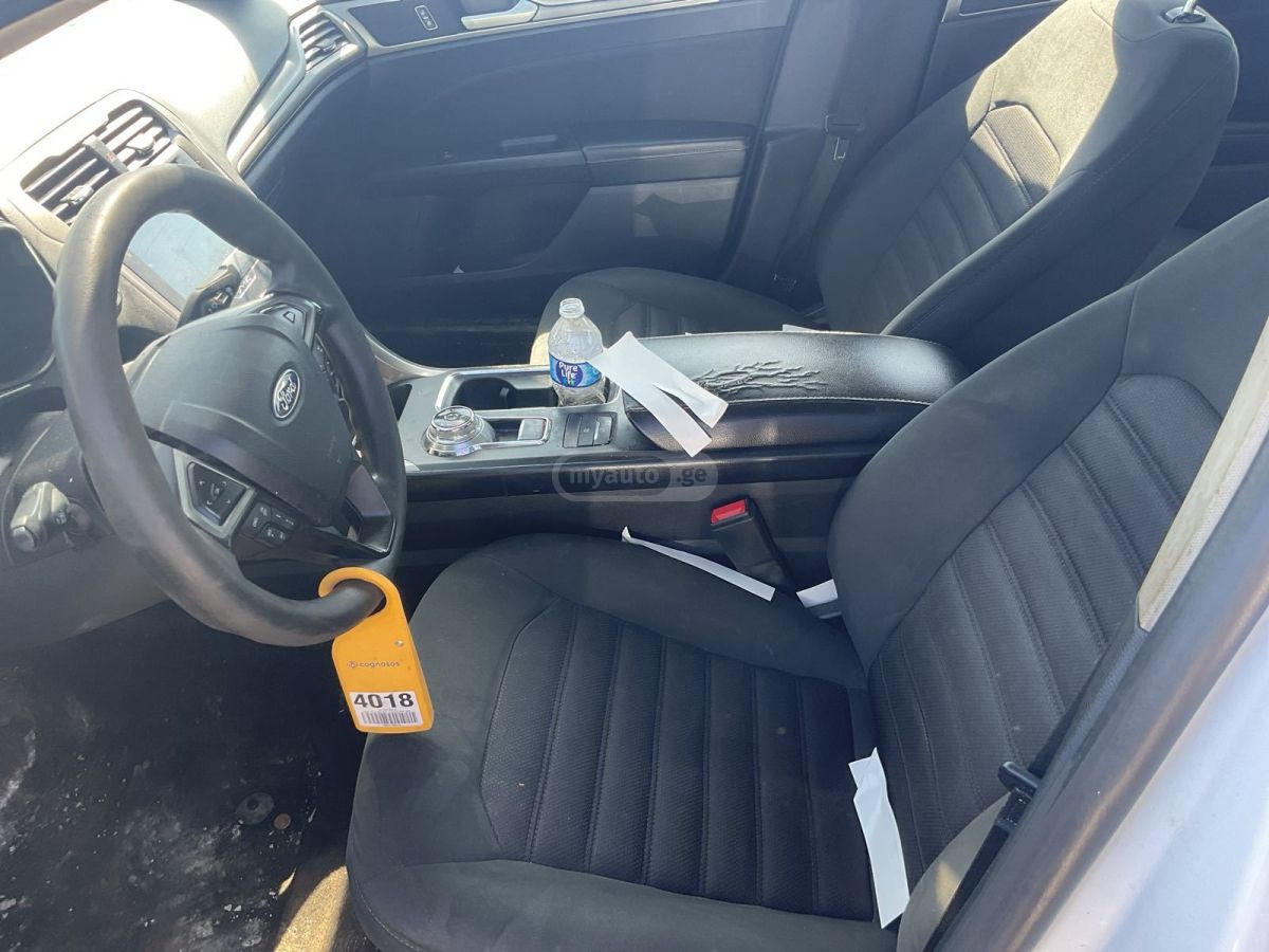 Ford Fusion 2019 — photo 2