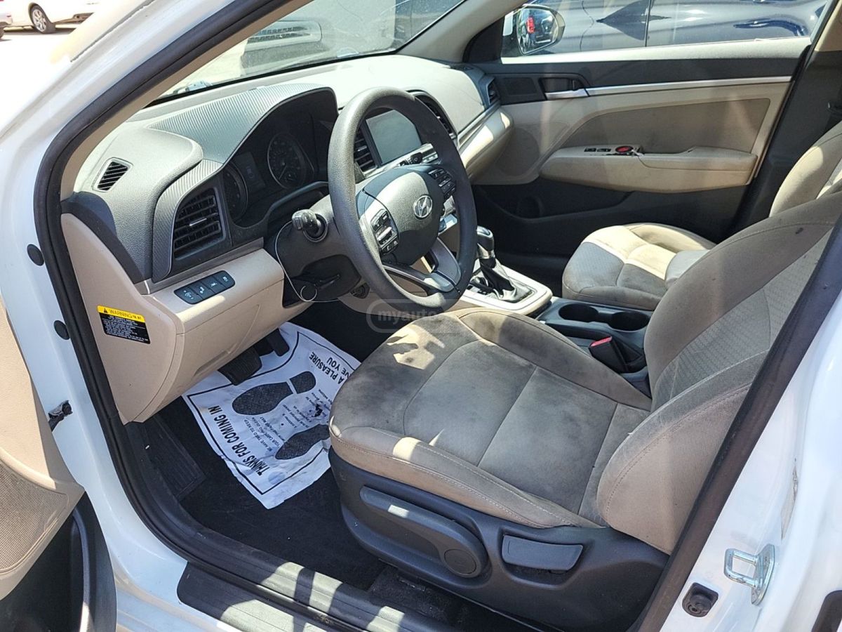 Hyundai Elantra 2019 — photo 2