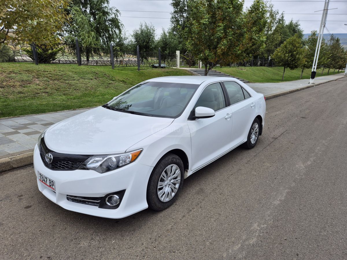 Toyota Camry 2014 — photo 2