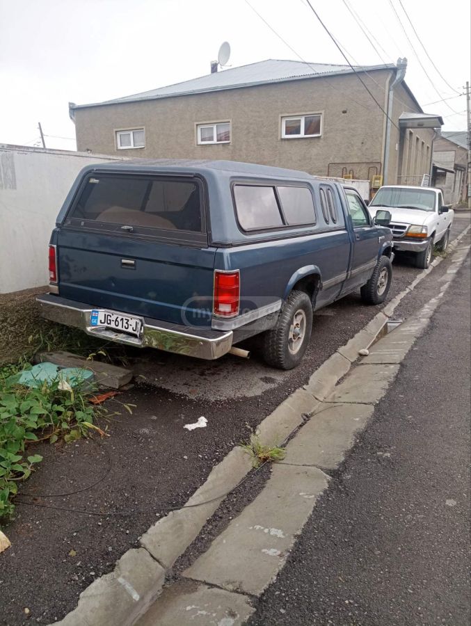 Dodge Dakota 1988 — photo 2