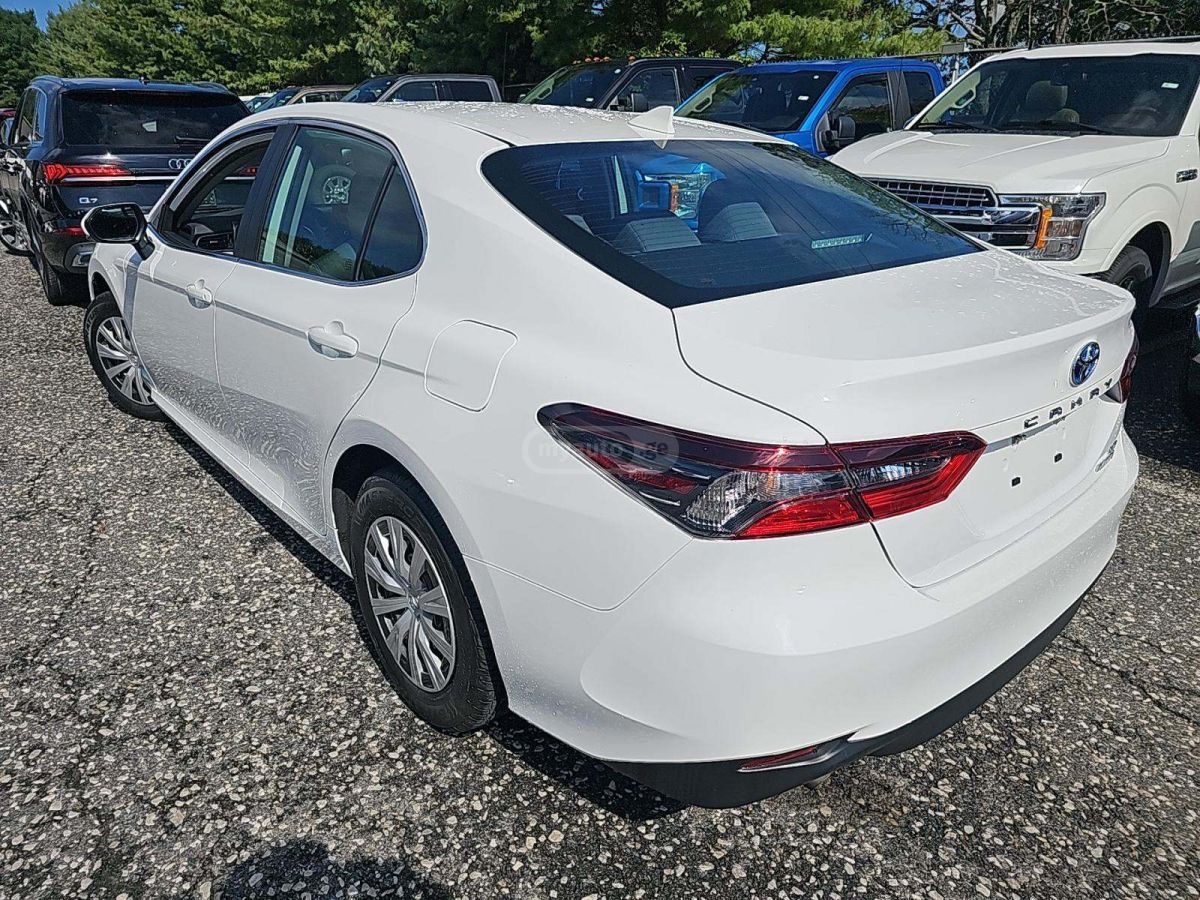 Toyota Camry 2024 — photo 2