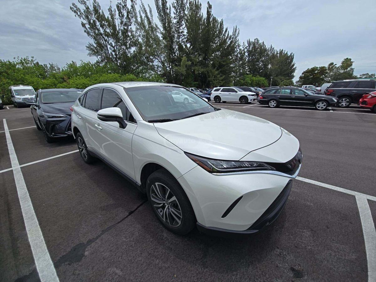 Toyota Venza 2022 — photo 2